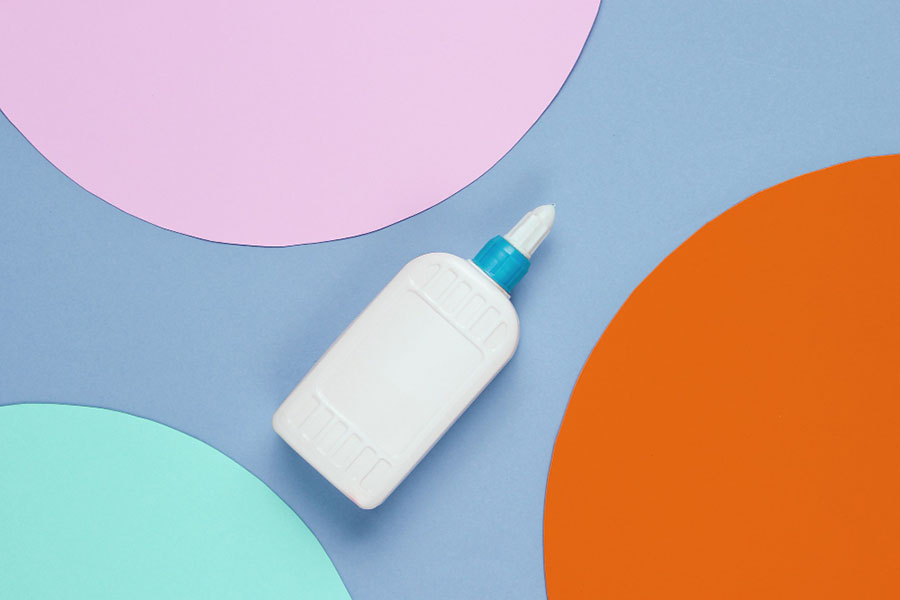 Как убрать клей с одежды