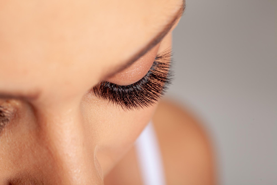 Как снять нарощенные ресницы дома